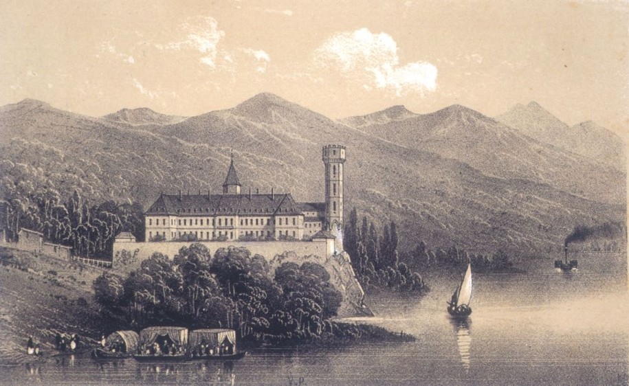 L'abbaye vue du lac avec ses barques de promenade débarquant les voyageurs au ponton sud. Gravure de 1843.