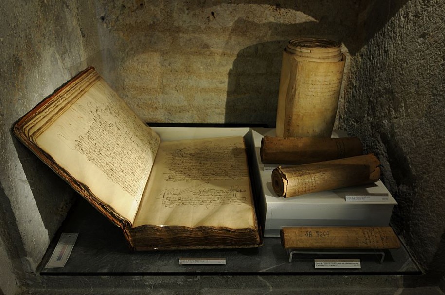 Rouleau de comptes de châtellenie, seconde moitié du 13e siècle au 16e siècle. Les comptes de châtellenie sont une source importante pour l’histoire médiévale des Etats de Savoie. Plus de 20 000 comptes de châtellenie provenant des Archives de la Chambre des comptes ont été conservés.