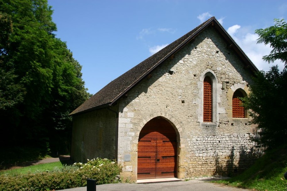 Grange batelière de l'abbaye. Cette ancienne grange cistercienne datée du  13e siècle accueille chaque été des expositions départementales.