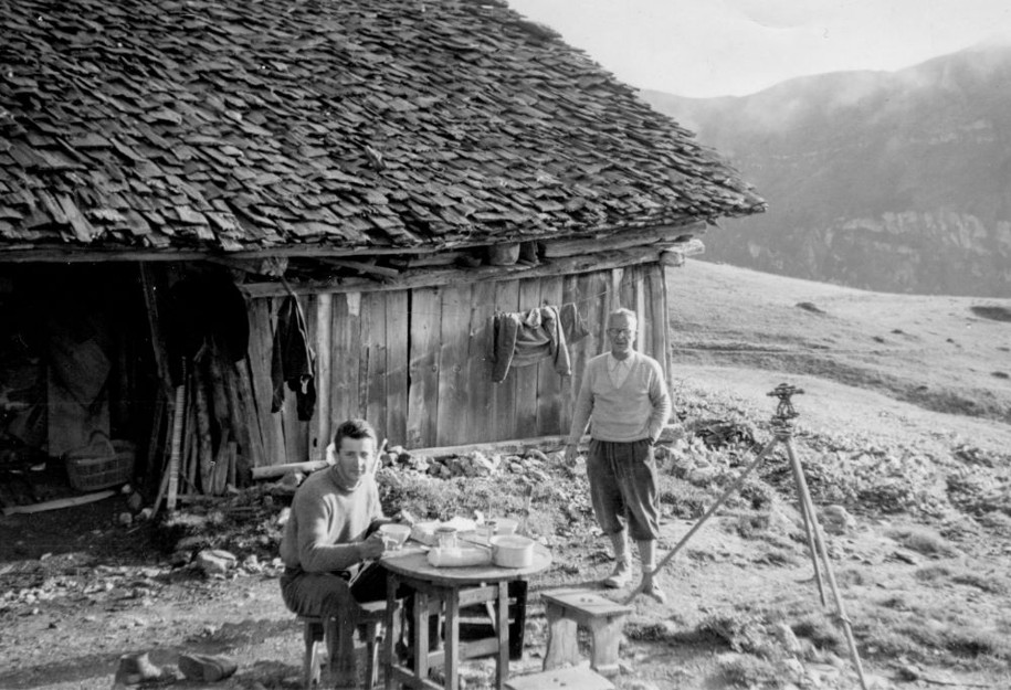 En 1960, des mines de cuivre dans le massif du Beaufortain sont redécouvertes. Un ingénieur spécialisé et une équipe de mineurs tentent d’exploiter de nouveau ce minerai, en vain.