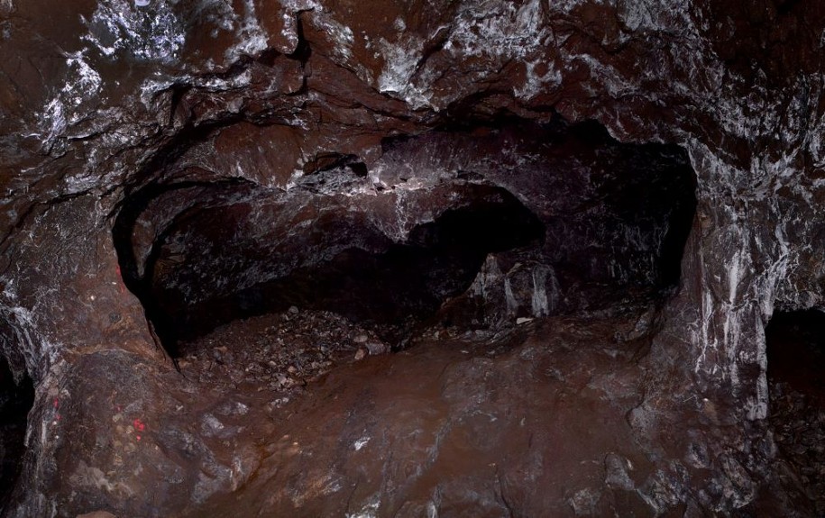 Mine de Saint-Georges-d’Hurtières, 2020. Les galeries se caractérisent par leur hauteur. Certaines peuvent atteindre 166 mètres de haut.