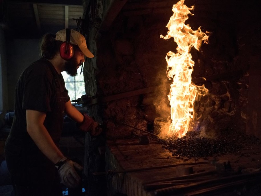 Taillanderie Busillet, Marthod, 2019. Cette taillanderie artisanale est en activité depuis 1874. Trois générations de forgerons se sont succédé.