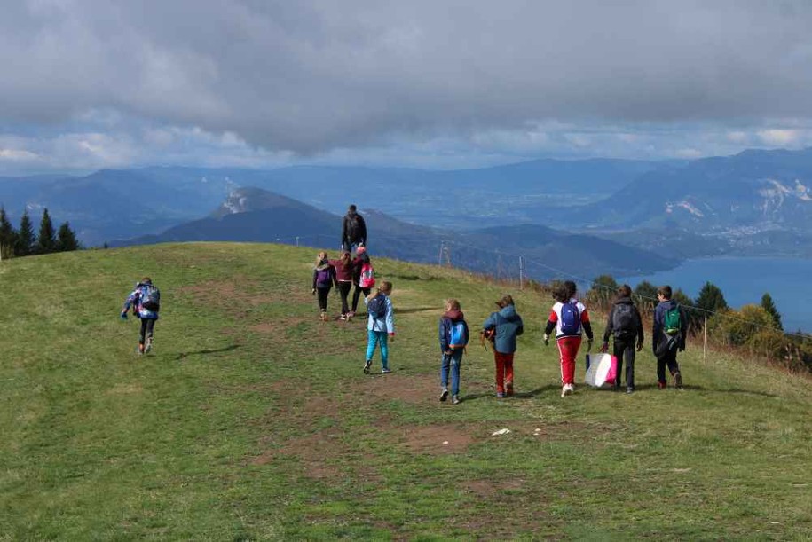 Ramassage de déchets à la Feclaz avec l'école Saint Jean-23©France Nature Environnement