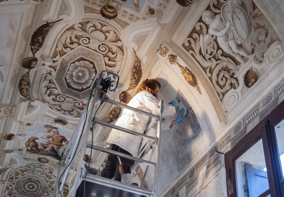 Restauration de la galerie des grotesques - Château de La Manta - Piémont ©Roberto Morelli/FAI
