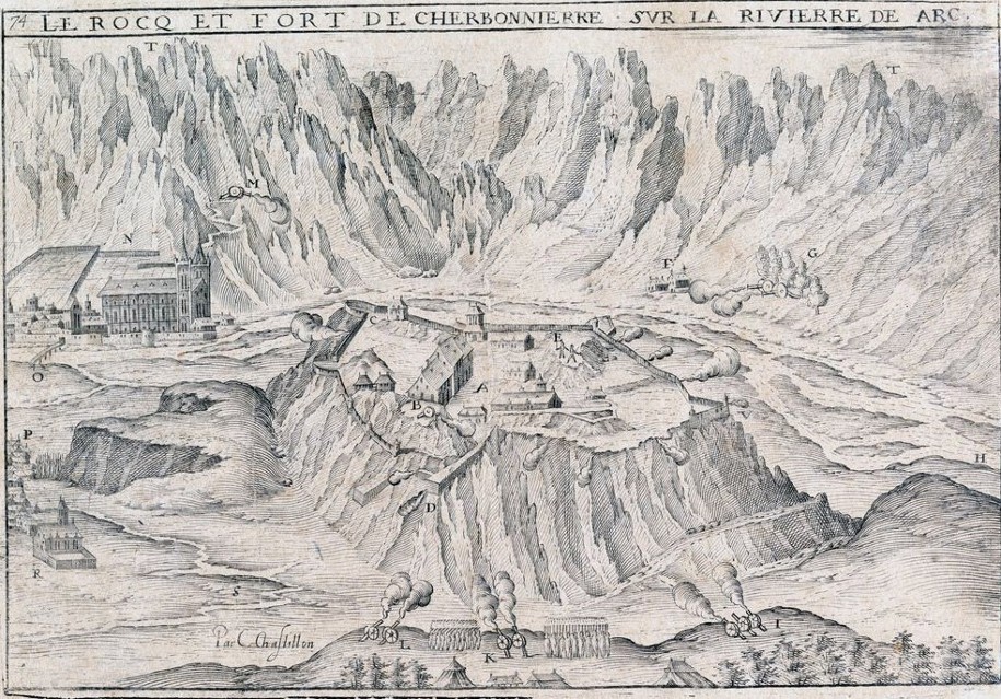 La forteresse de Charbonnières en 1600. Des rampes d’artillerie permettent d’amener des canons au plus près des assaillants (D). La topographie française, Claude de Chastillon, 1641 ©Musée Savoisien, Département de la Savoie, Solenne Paul.