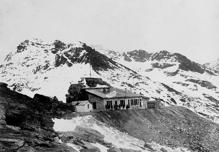 Poste français de la Redoute ruinée avant la construction du fort - Années 1890 ©Archives départementales de la Savoie, 5 FI 8 02