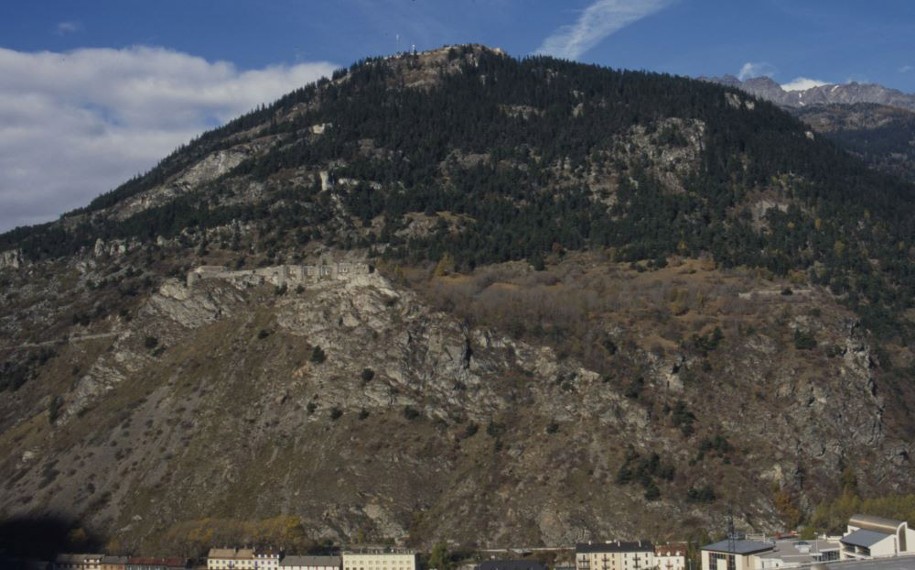 Le fort du Replaton, dominé par le fort du Sapey, ©Département de la Savoie.