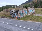 Attention, curiosité ! Un drôle de monument complétement penché