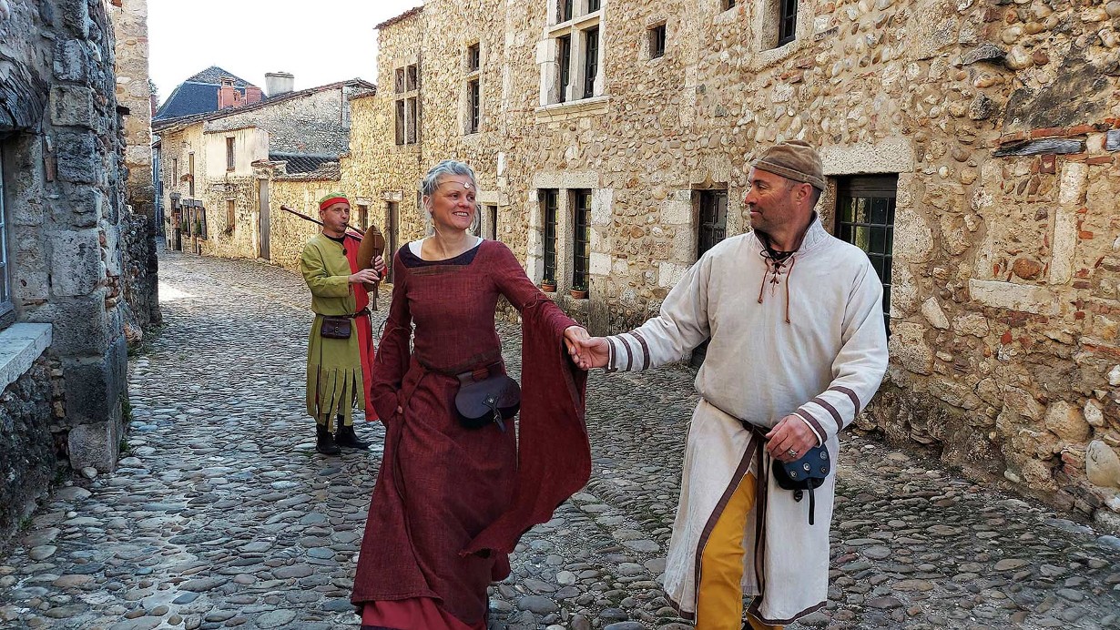 Photo des danseurs et musiciens de l'ensemble Quasimodal