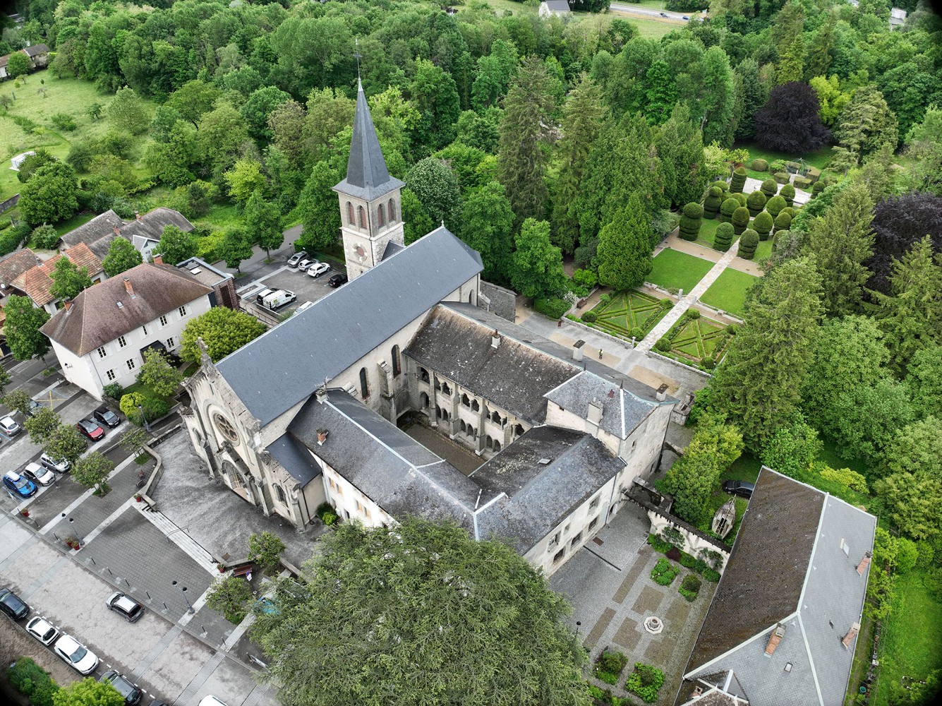 Vue aérienne du prieuré