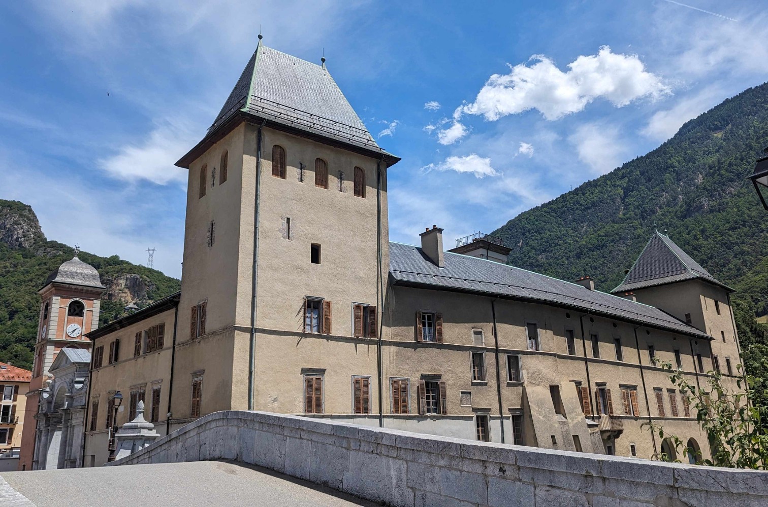 L'ancien évêché de Moutiers / Centre Culturel Marius Hudry