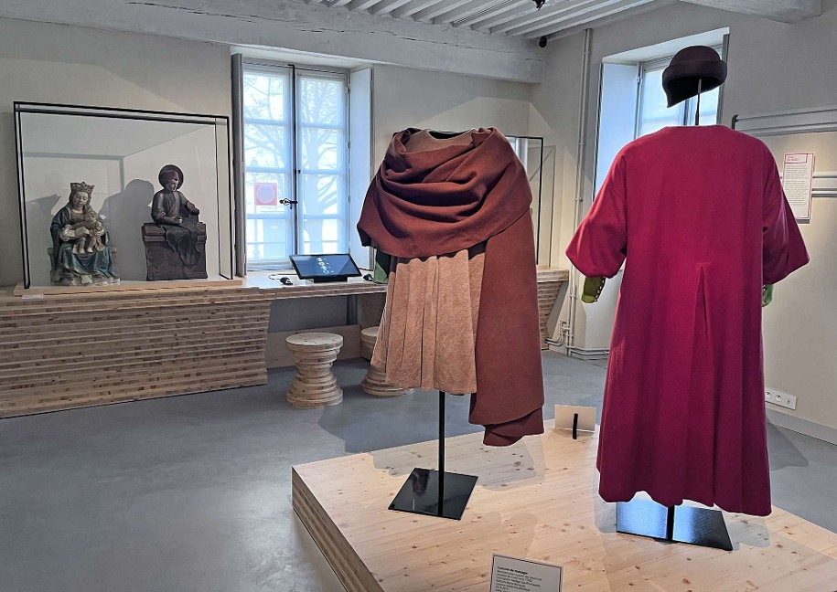 Photo de l'espace "S'habiller" au Musée Savoisien