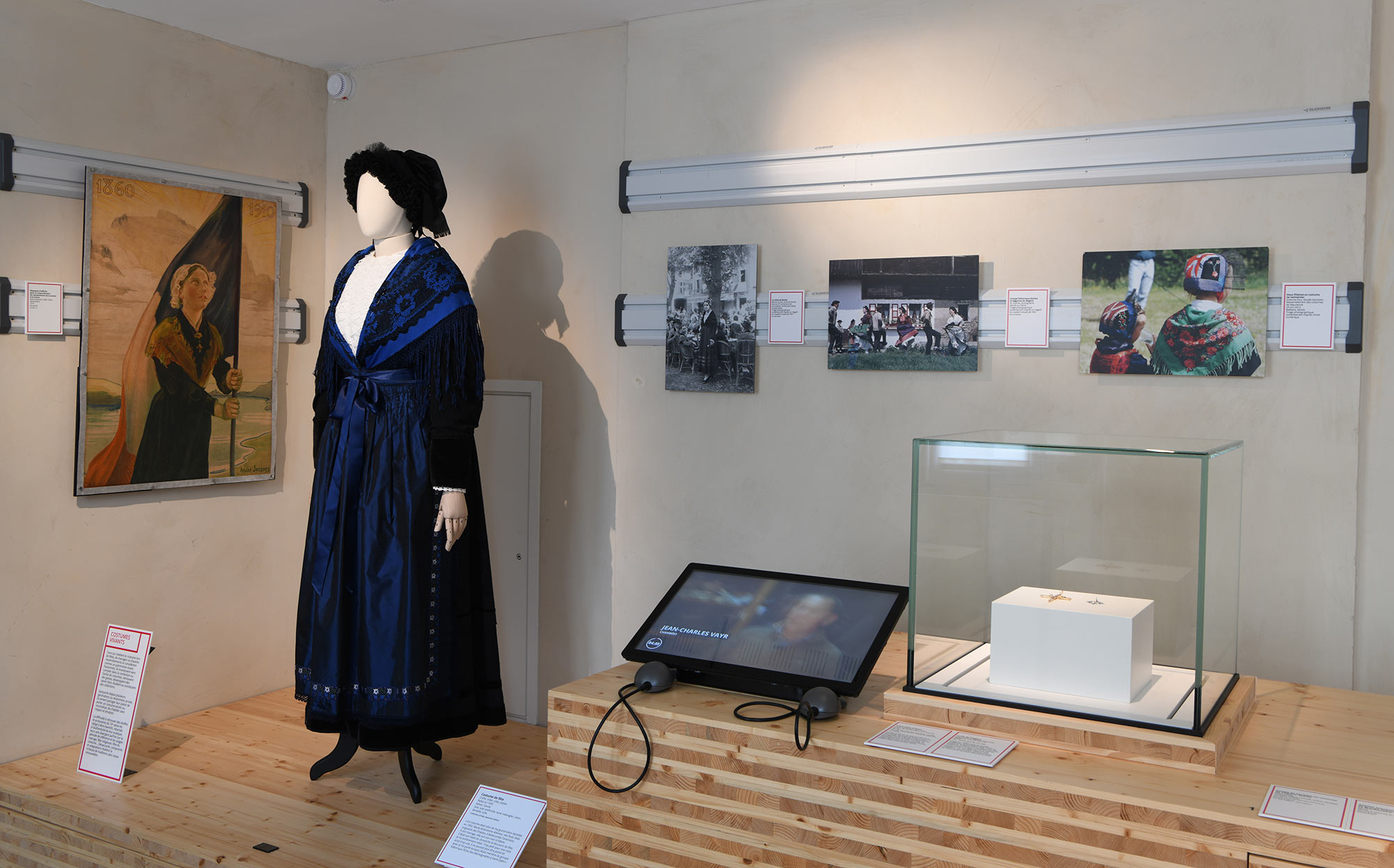 S'habiller (1) - Musée Savoisien © Solenne Paul - Département de la Savoie