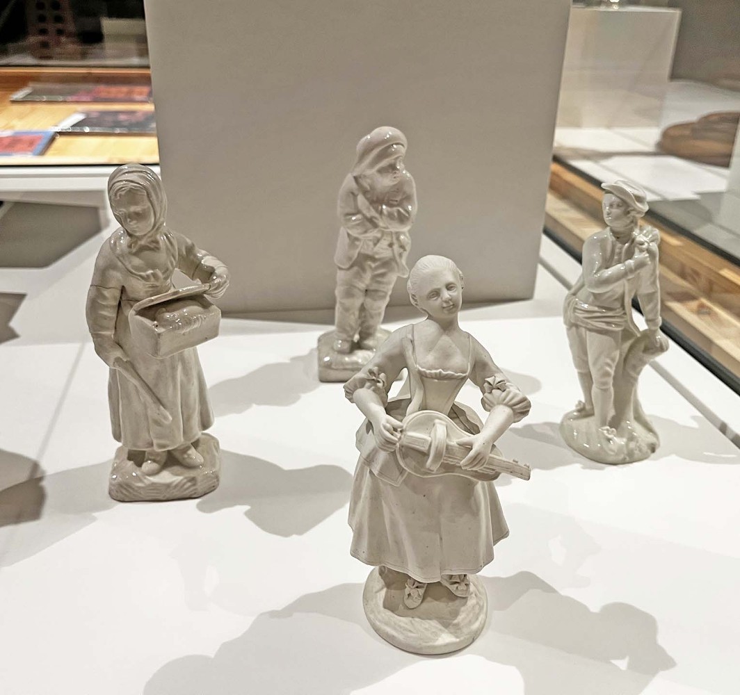 Statuettes de migrants savoyards au Musée Savoisien de Chambéry © Solenne Paul - Département de la Savoie