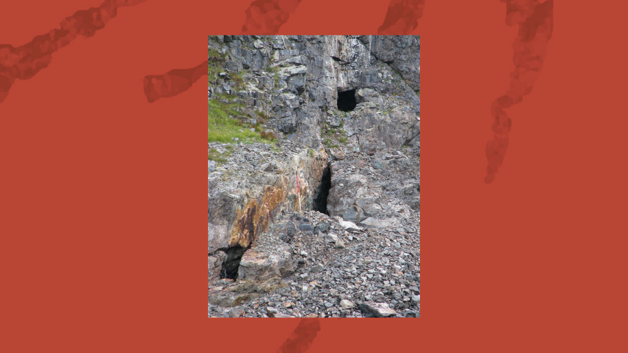Galeries d’extraction de cuivre, Massif des Grandes Rousses. Les plus anciennes exploitations connues dans les Alpes françaises sont les mines du massif des Grandes Rousses à cheval sur l’Isère et la Savoie et la mine de Clausis à Saint-Véran dans les Hautes-Alpes.