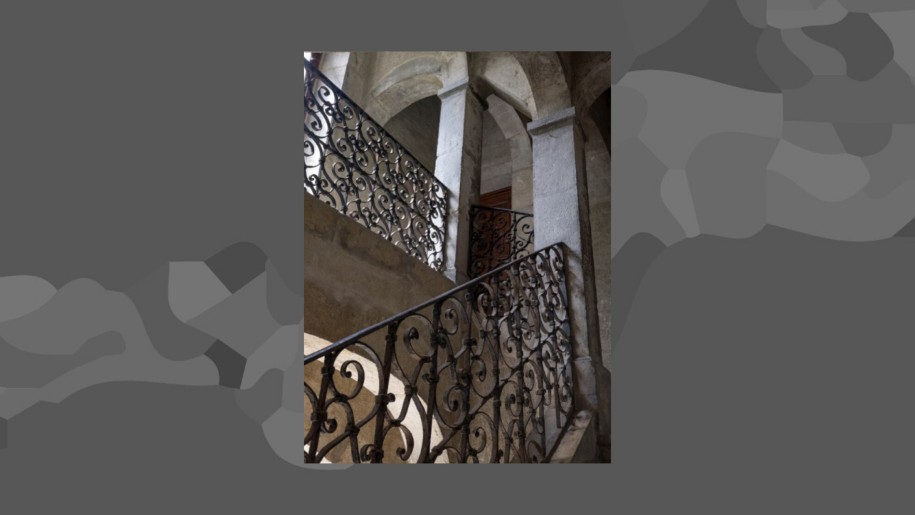 Escalier de l’hôtel particulier des Castagnery à Chambéry, 2019. Les ferronneries d’art sont l’une des spécialités des fabriques de la famille.