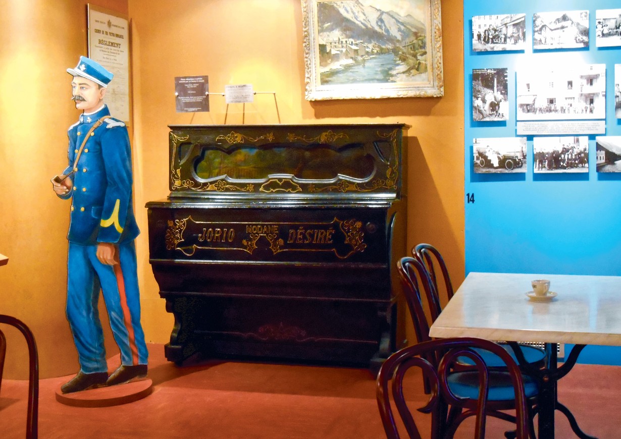 à Modane, le Muséobar, musée de la frontière