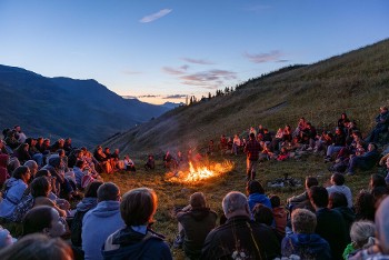 Découverte de la vie en alpage autour d'un feu de camp - Chez Pépé Nicolas_Val Thorens