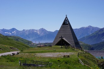 val-cenis-musee-pyramide-plus-exterieur